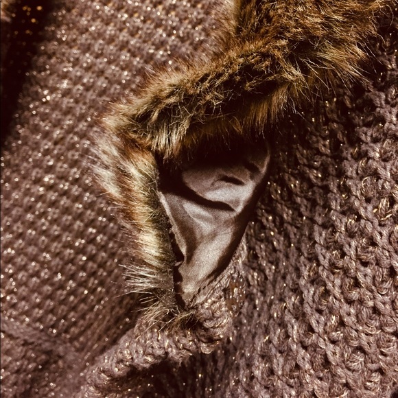 Shrug Poncho Faux Fur Sweater w Gold Thread - Picture 5 of 8